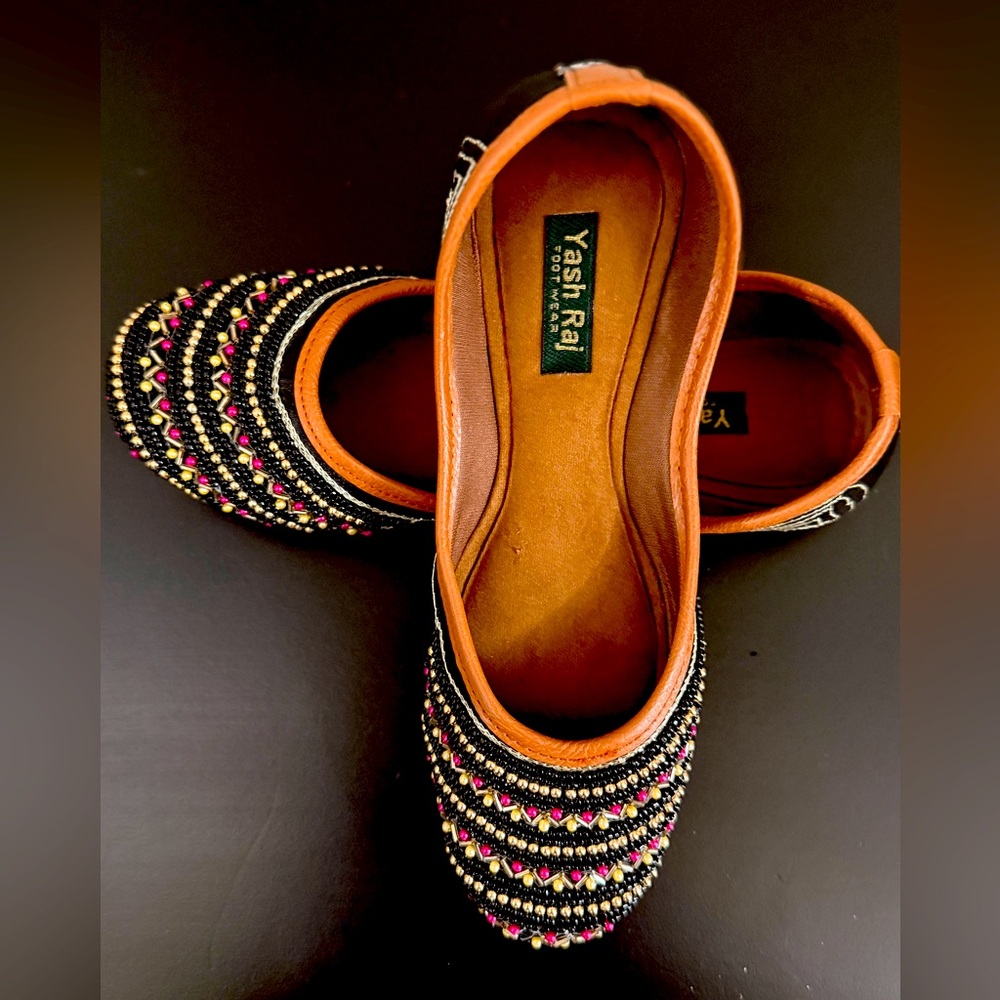 Ethnic Indian / Pakistani Women’s Footwear
